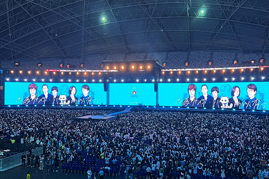 1400㎡， LCF transparent screen ignited Mayday’s concert in Singapore!
