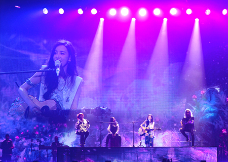 LCF transparent LED screen appeared in Wenwen Beijing concert