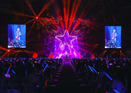 LCF LED transparent screen helped Wu Bai Zhengzhou concert kick off with a bang