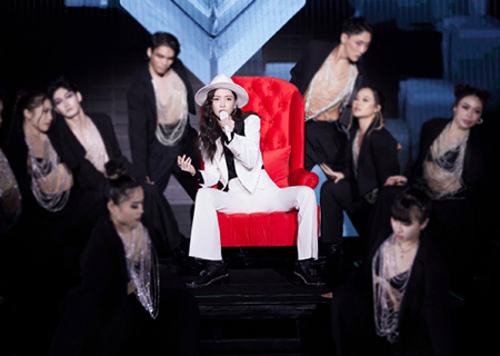 Yu Wenwen’s Chengdu concert, LCF LED transparent screen shines in the audience