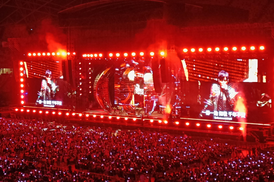 LCF LED screen and glow sticks ignite Jay Chou's concert in Singapore!